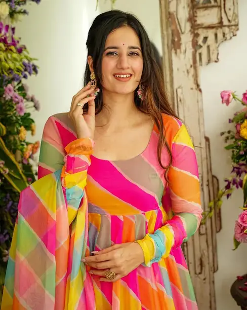 “How to Style an Embroidered Kurti for Festivals”